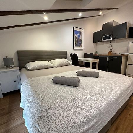 Apartment In The Heart Of Pula Eksteriør billede