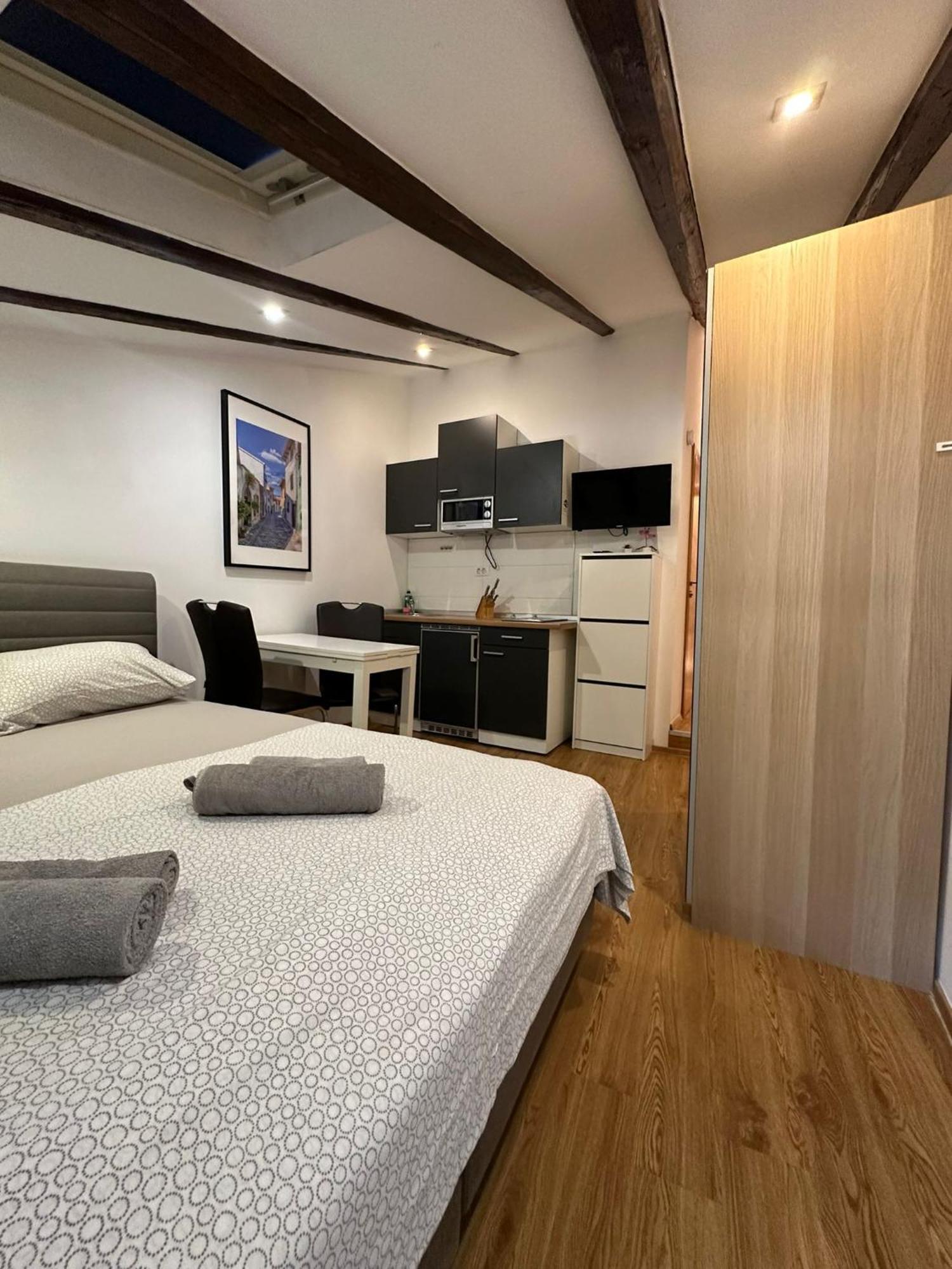 Apartment In The Heart Of Pula Eksteriør billede