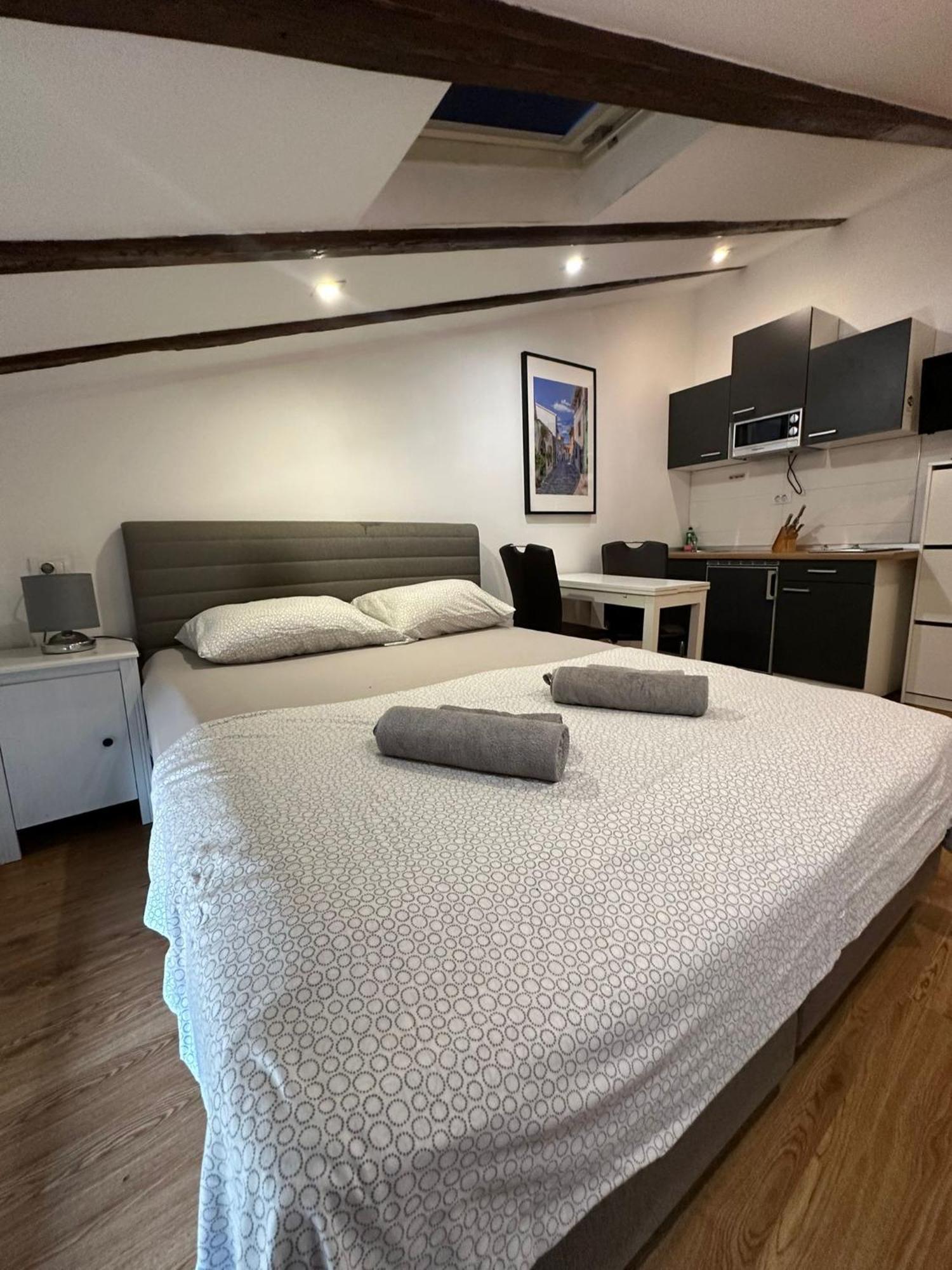 Apartment In The Heart Of Pula Eksteriør billede