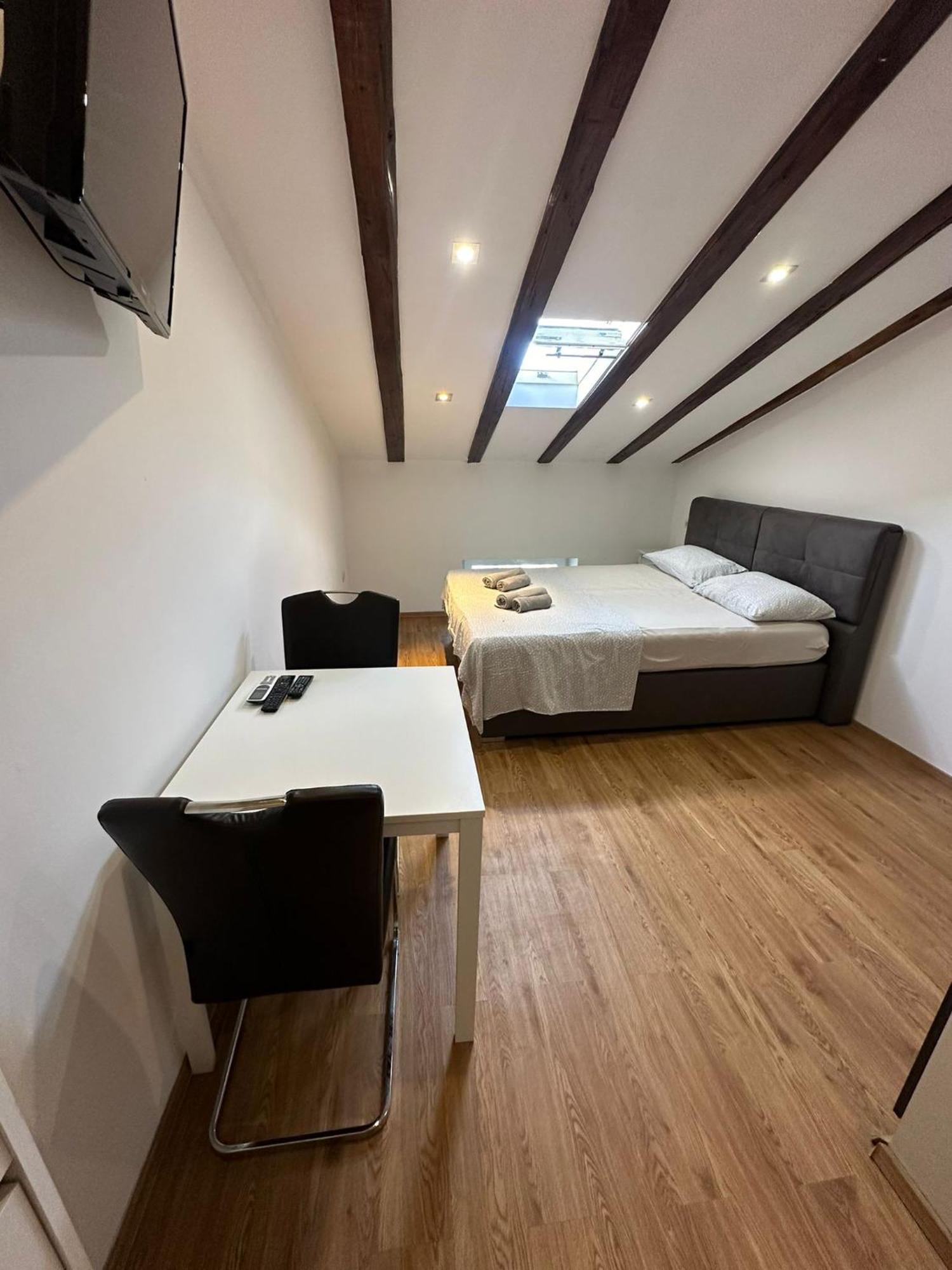 Apartment In The Heart Of Pula Eksteriør billede
